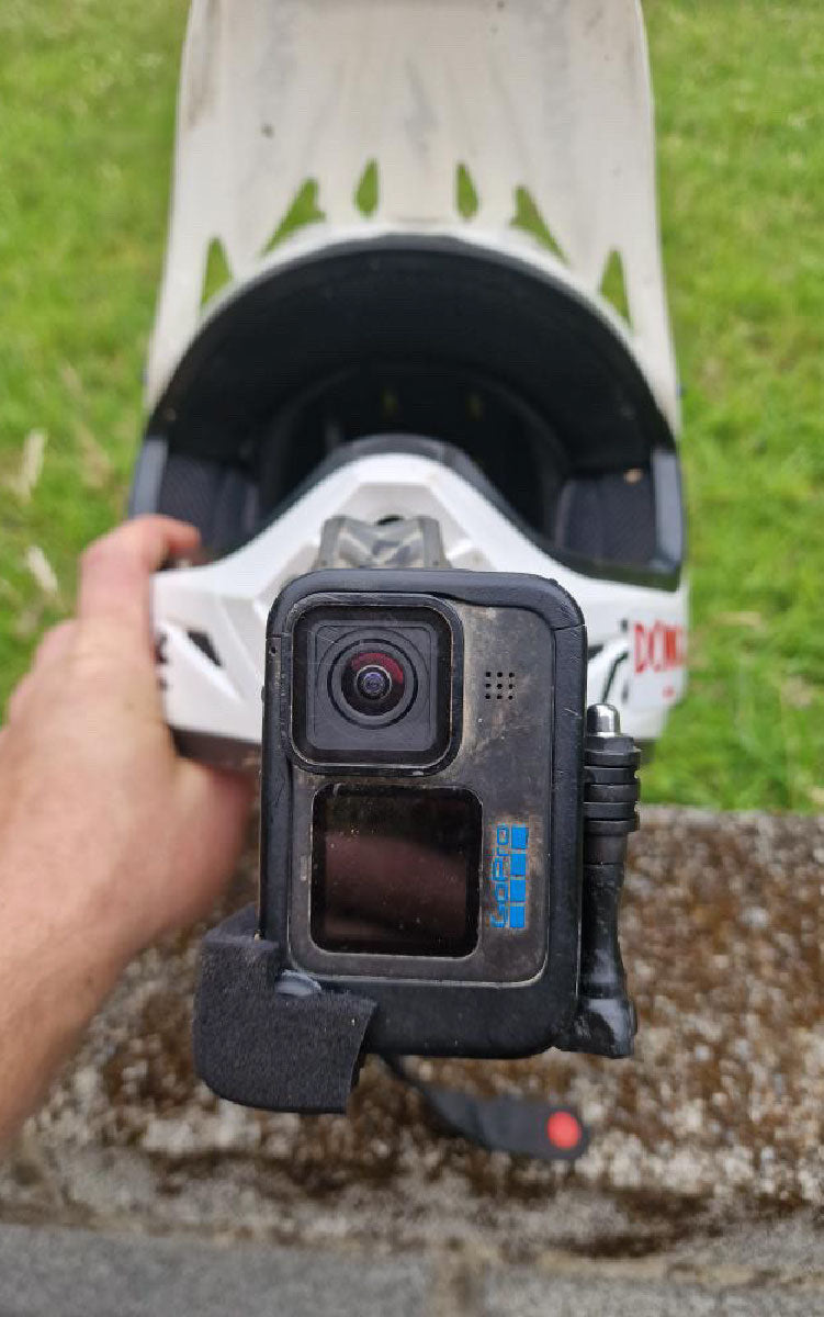 Action camera mounted vertically using the Dango L Bracket
